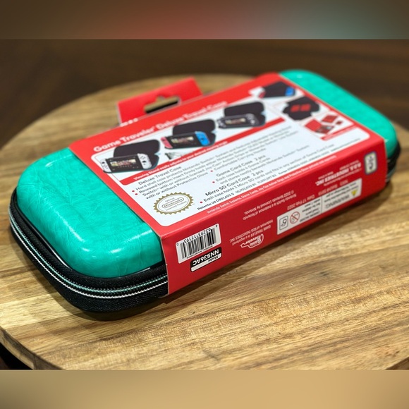 Nintendo Switch Game Traveler Deluxe Travel Case Animal Crossing: New Horizons - Picture 8 of 8